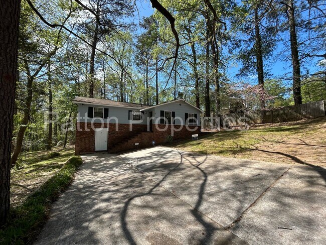 Building Photo - Barony Home