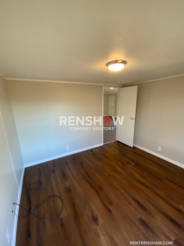 Building Photo - 122 N West St