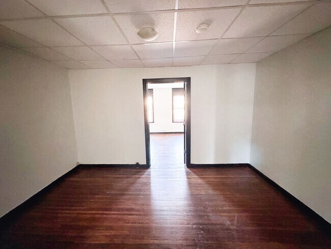 Building Photo - 111-115 Lyell