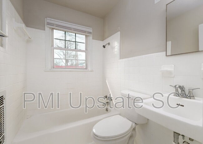 Building Photo - 101a Looneybrook Dr