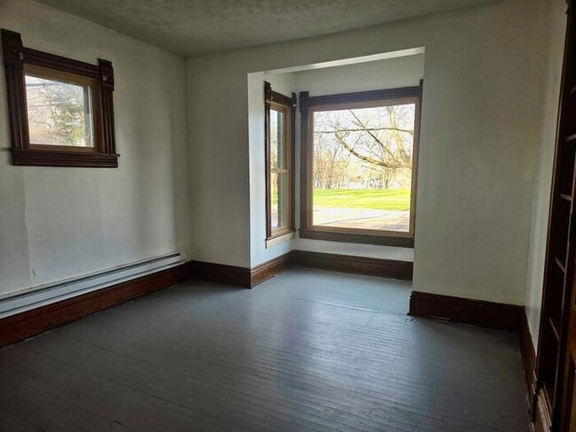 Building Photo - 2 bedroom unit in Niles