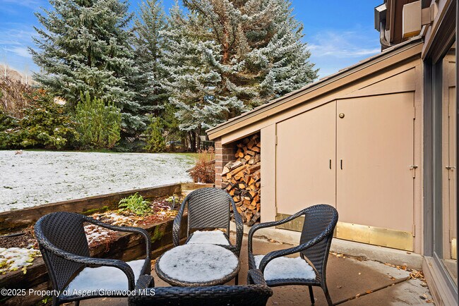 Building Photo - 625 S W End St