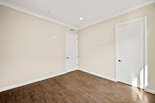 Building Photo - 342 Myrtle St