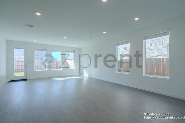 Building Photo - 27635 Spearmint Ridge Dr