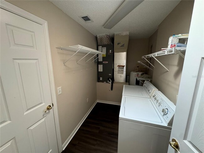 Building Photo - 545 Golfview Ct