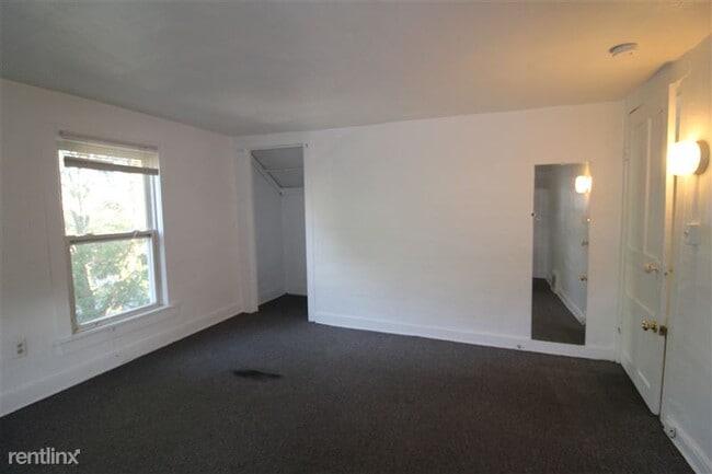 Building Photo - 809 S Division St