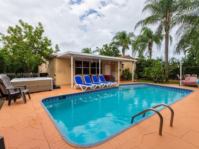 Building Photo - 5524 Garfield St