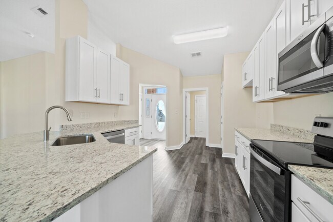 Building Photo - 2520 E Ashford Park Dr