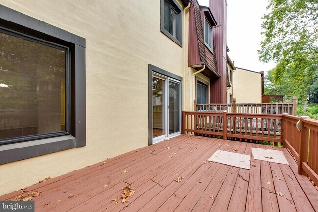 Building Photo - 5461 Enberend Terrace