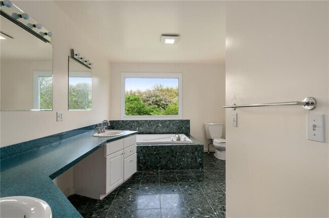 Building Photo - 43 Blue Grass Drive