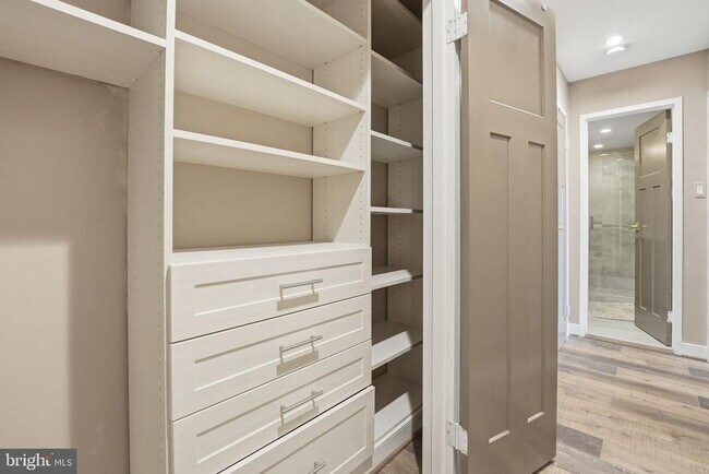 Building Photo - 4390 Lorcom Ln