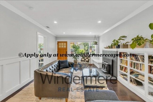 Building Photo - Timeless Modern Luxury 3 bedroom in one of...