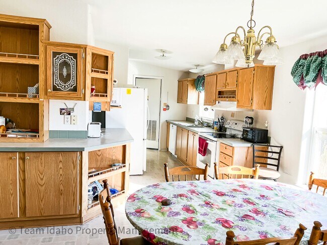 Building Photo - 2001 Manufactured Home on 160 Acre Farm ne...
