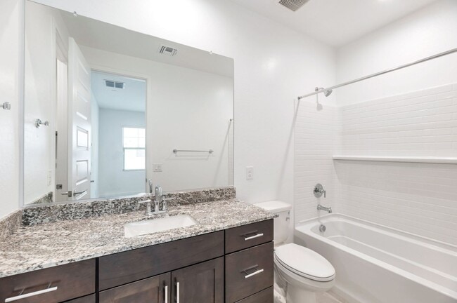 Building Photo - Like New luxurious townhome with 2 Master ...