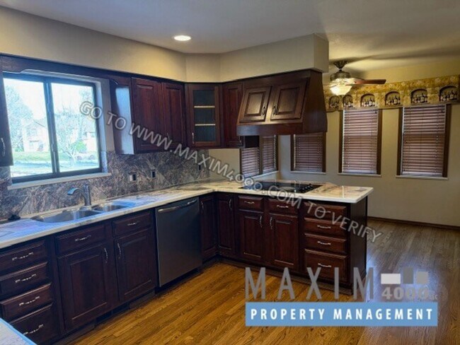 Building Photo - 3530 Ponderosa Way