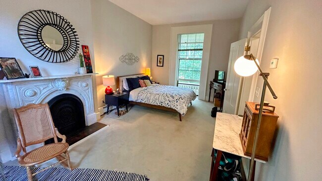 Master Bedroom - 613-2 Chapel St