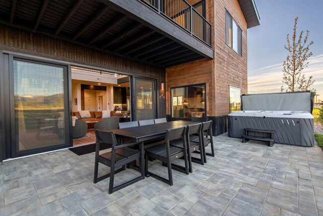 Building Photo - 1601 Jackrabbit Ln