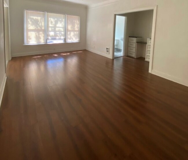 Building Photo - 5987 Franklin Ave