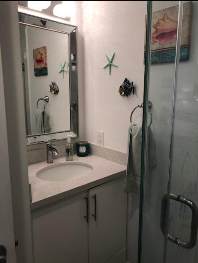 Building Photo - 330 Ave