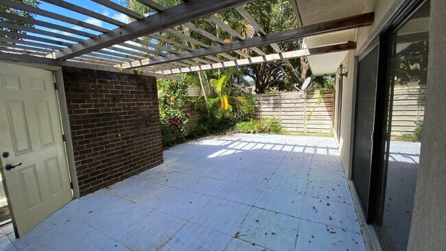 Building Photo - 1522 15th Terrace