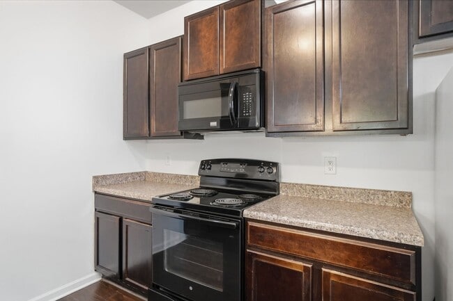 Building Photo - 4-bedroom with Water Front View