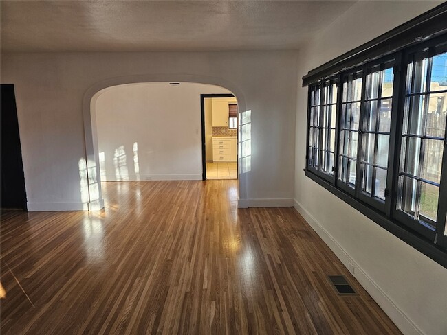 Building Photo - 811 #1 Don Diego Unit 1