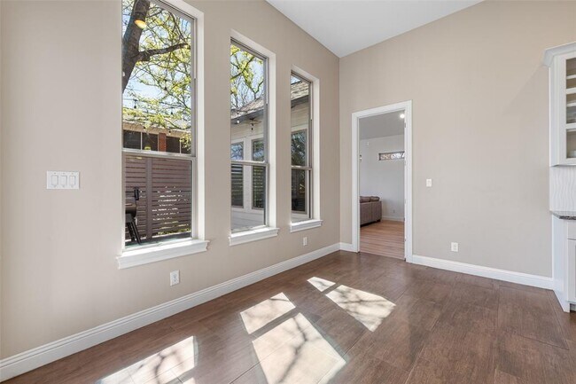 Building Photo - 1017 S Quinlan Park Rd