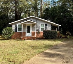 Building Photo - 7 Country Squire Ct