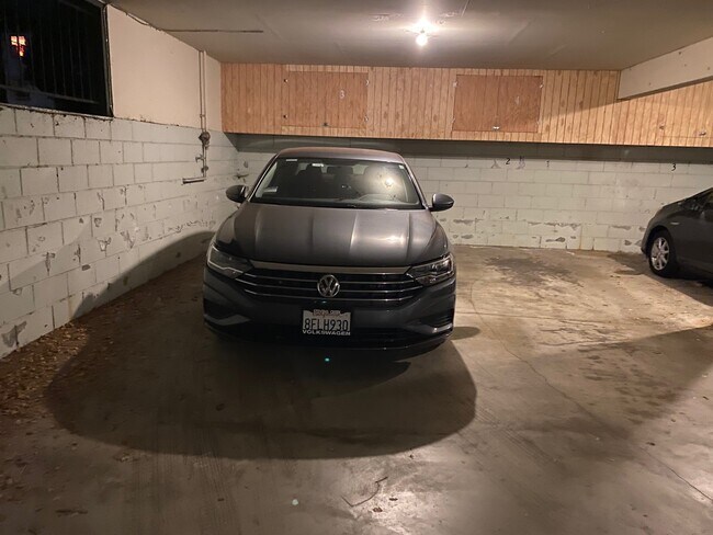 One Car Park With Lock Storage Space - 1155 Bayswater Ave