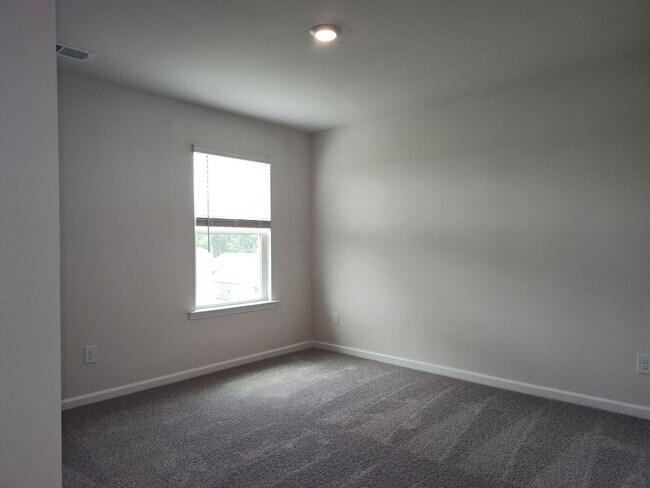 Building Photo - Beautiful New  Build Home located in the S...