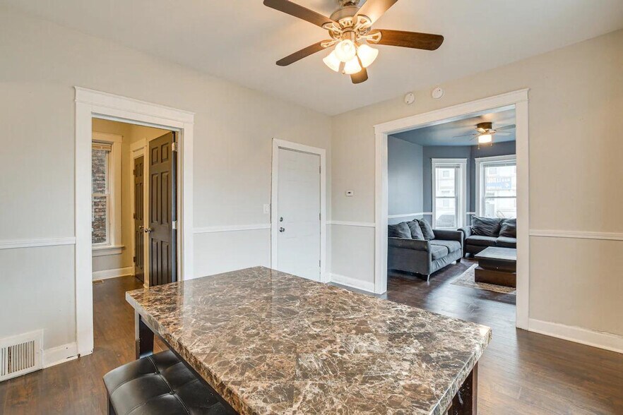 Building Photo - 7442 S Ingleside Ave