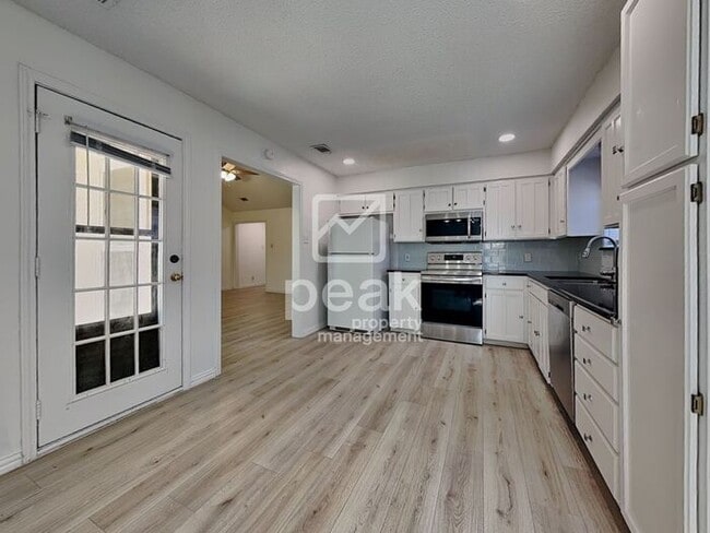 Building Photo - $2100! 3 Bed 2 Bath in Watauga! All appliances INCLUDED!