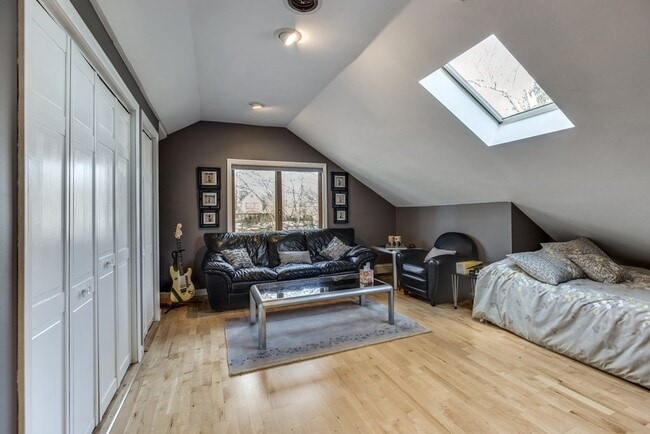 Building Photo - 11 Beethoven Ave