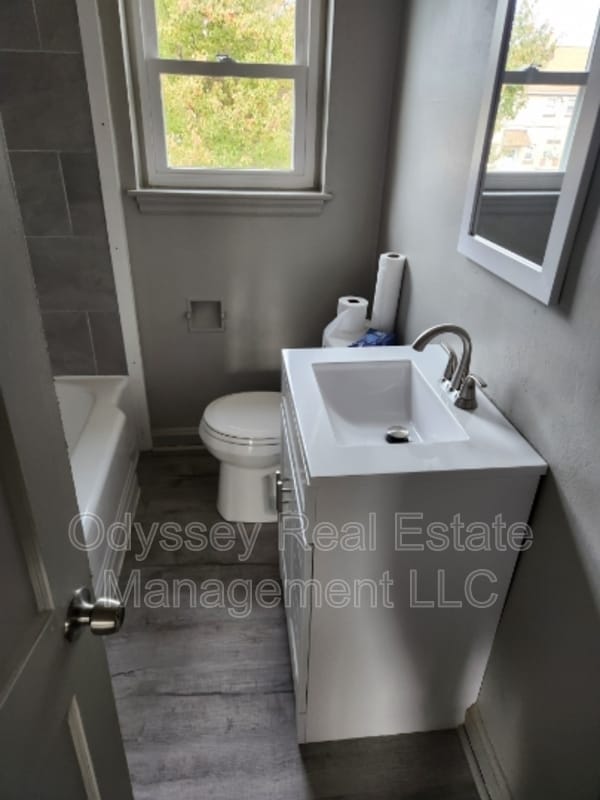 Building Photo - 206 W Spencer Ave