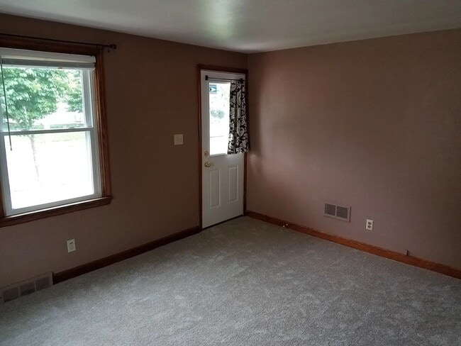 Building Photo - Centrally Located 2 Bed 1 Bath in Appleton