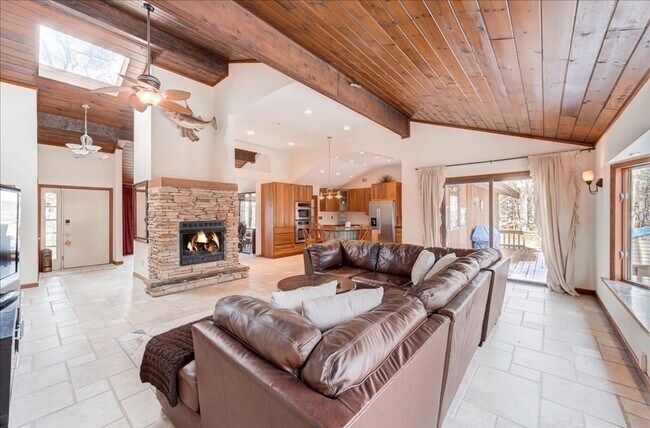 Building Photo - 441 Burlingham Rd