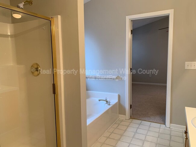 Building Photo - 400 Brierridge Dr