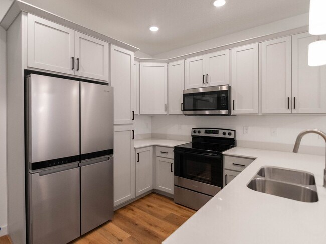 Building Photo - 2308 E 830 S