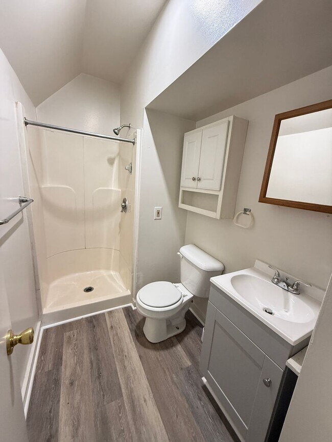 Building Photo - 1206 Pringle Ave