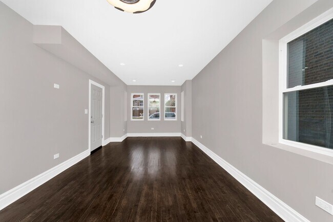 Building Photo - 2118 S 59th Ave