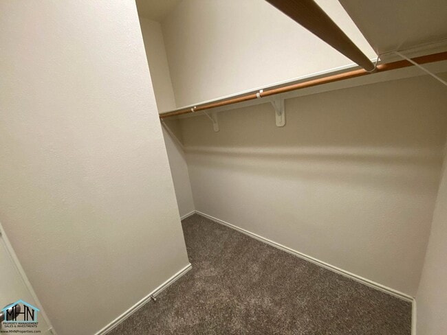 Building Photo - Inviting, Bright, Fresh, and Ready to Welc...