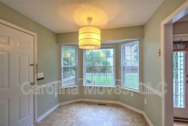 Building Photo - 5 Fieldcrest Ct