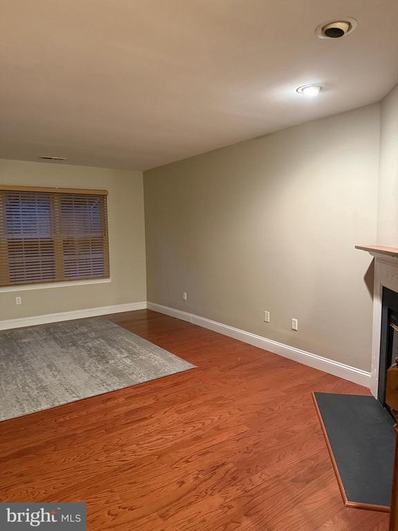 Building Photo - 293 Stanton Ct