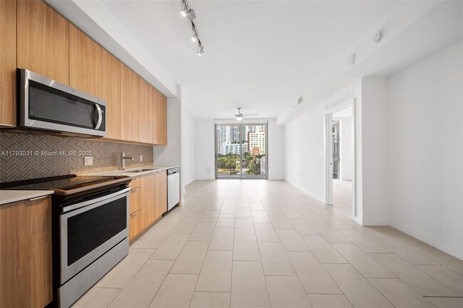 Building Photo - 2150 N Bayshore Dr