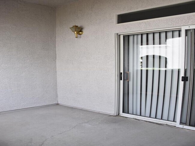 Building Photo - Fully remodeled ground floor 2BR unit in gated Mission Ridge - with garage!
