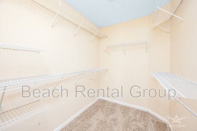 Building Photo - 170 Woodland Pk Lp