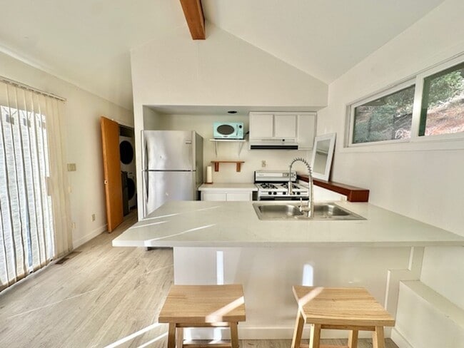 Building Photo - Mill Valley 1bd Serene Forest Cottage