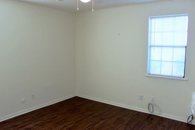 Building Photo - 708 Matilda St