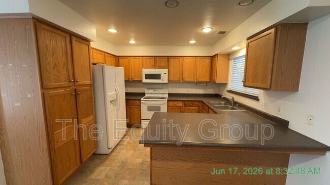 Building Photo - 1827 E Cambridge Ct