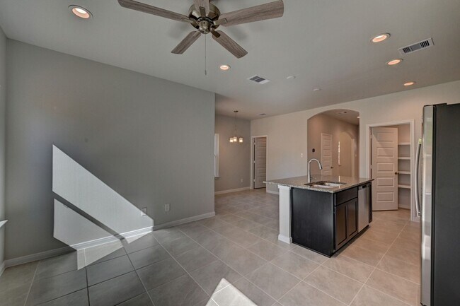 Building Photo - 11857 E Gate Dr
